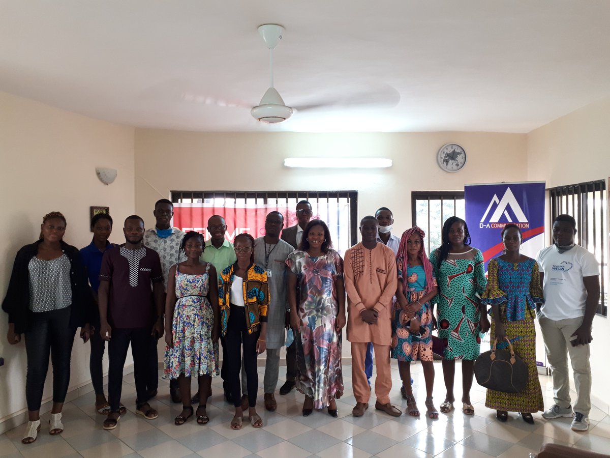 YouthInitiativ6's tweet photo. Revivez en image le lancement du #Programme #Femme Numérique, un projet de L'ONG @YouthInitiativ6 (YID) Le projet vise à former et suivre 10 jeunes #filles dans un programme d'#incubation afin de les insérer professionnellement dans le secteur #numérique. https://t.co/G1bT6ll4lB