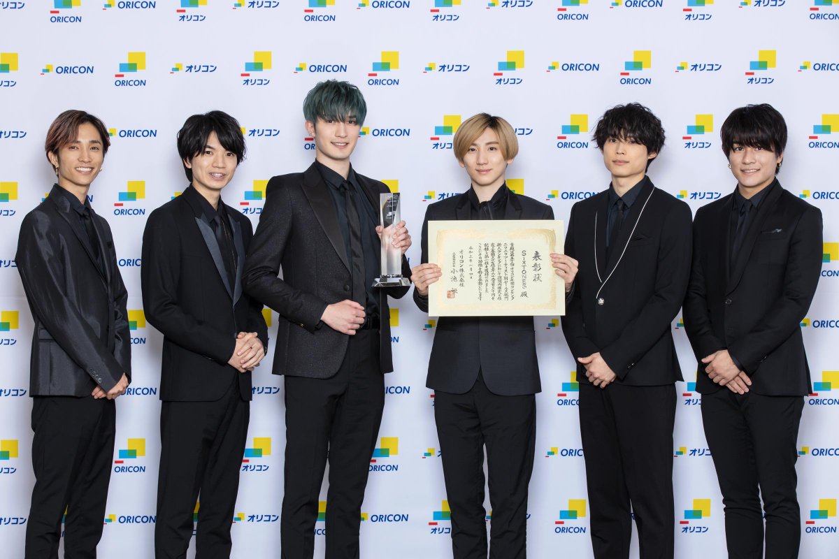 Oricon News オリコンニュース Sixtonesが オリコン年間ランキング アーティスト別セールス部門新人ランキング1位を獲得 Sixtonesからコメント到着 21年の目標とデビューからの1年を振り返る T Co Vjqgagzvae Sixtones