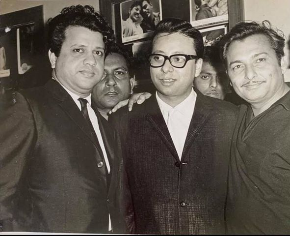 SJFansAssnCal's tweet photo. Tribute to music director #RDBurman on his death anniversary today who is seen with music directors  #Jaikishan of #Shanker_Jaikishan and #MadanMohan 
@ashabhosle 

Photo Courtesy #PraveshSippy  of #NNSippyProductions https://t.co/wLpksZ8pf1