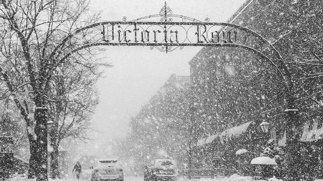 PEIFerries's tweet photo. When #VictoriaRow is covered in a blanket of fresh snow, anything is possible ✨❄️. #NorthumberlandFerries
📷: @ivoryorphan

Discover the beauty of PEI: https://t.co/7WM8umO7pj https://t.co/6Mx9HgrYLR