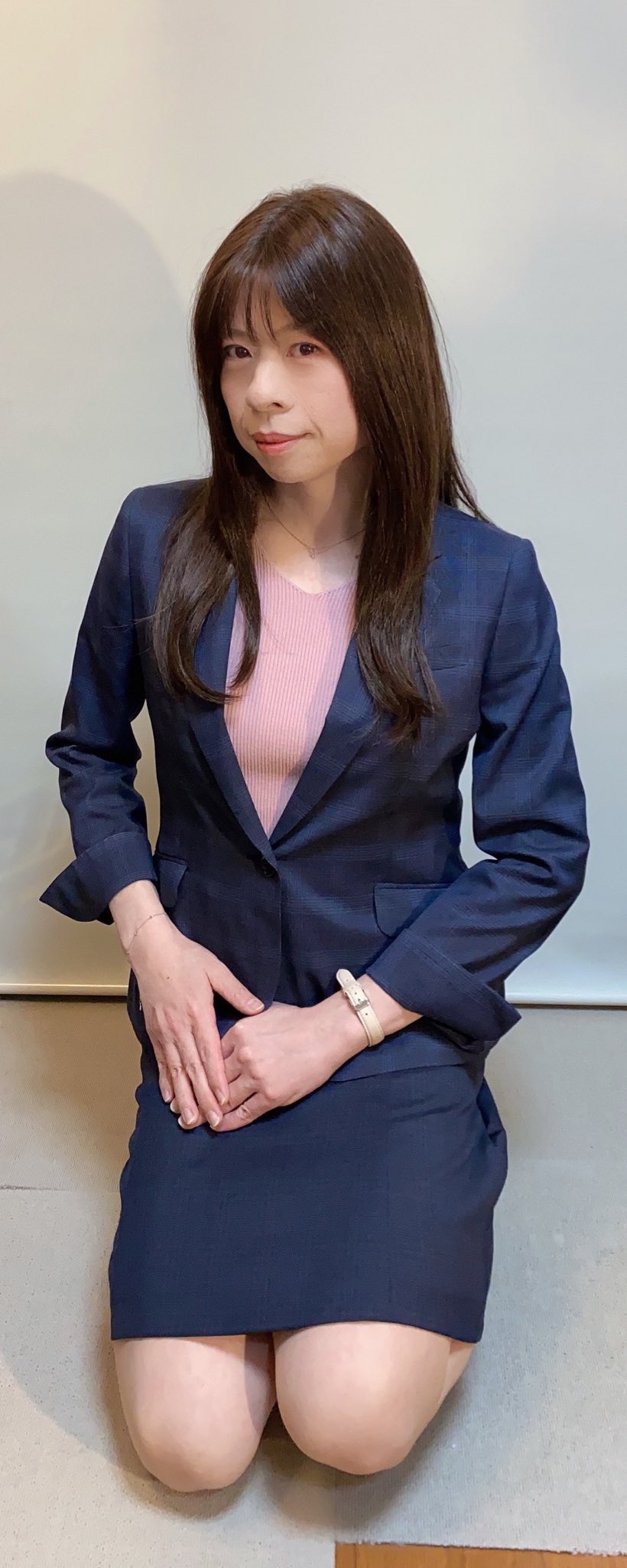女装子 百合子　 逃げ恥の 新春🎍スペシャルを見て わたしより２つ年上の美魔女 石田ゆりこさんの カッコ可愛い管理職イメージに  憧れを抱きまして… 新しいスーツに袖を通した瞬間❗️ 謎のポージングで AOKIのスーツイメージモデルに なり切るメ〜ン🌟🙋‍♂️ です失礼 ...