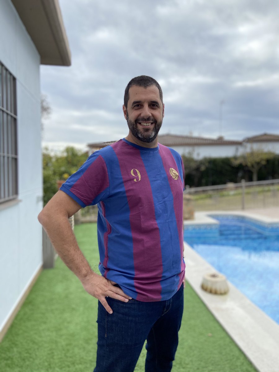JJCARRERAS14's tweet photo. Muy muy top la camiseta del @FCBarcelona_es que @Coolligan (Patrocinador de nuestra liga de @comunioES) me ha obsequiado por ser el ganador de la jornada. Muchas gracias @Coolligan #barça #coolligan #blaugranaalvent https://t.co/2GBqR4F7Lt