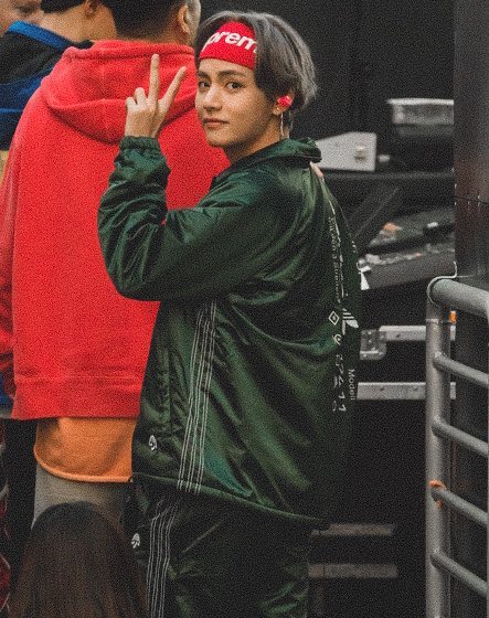 hipvante's tweet photo. ta caras mas esse taehyung aqui https://t.co/pjSeJzpTth