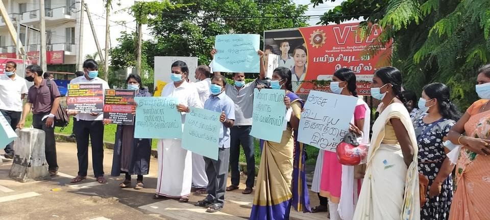 TamilGuardian's tweet photo. Protest in Kilinochchi against forced cremations as campaign across North-East continues

https://t.co/75m6UZ2z4N https://t.co/LjWt8WsT2U