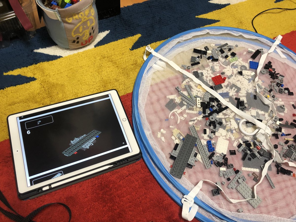 FGM_official's tweet photo. 煤まみれのLEGO掃除、めちゃくちゃ大変だ！！笑

バラしてからオキシ漬けして、干して、残った煤をはらい落としながら組む

今回大変なのは、実はLEGOとぬいぐるみだ😭多すぎる&amp;細かすぎる

火事はもうごめんだ…

😭😂😭😭

#LEGO https://t.co/7BkLOgCb2h
