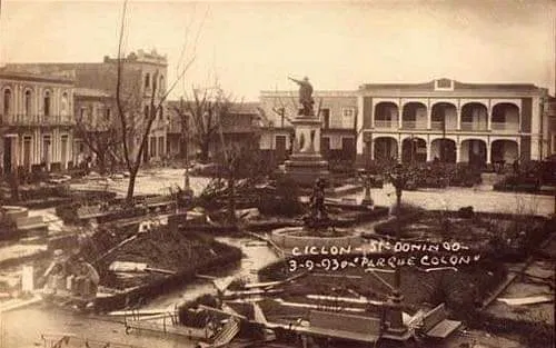 In 1921, the Corripio family came with $3000 Dominican pesos. That’s equivalent to US$40,000 adjusted for inflation.Things were going well for them.Until the San Zenon Hurricane hit the island destroying their business in 1930.