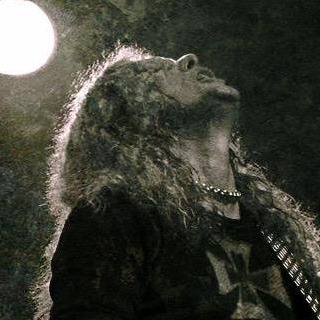 Metaltrip1's tweet photo. Nuevo video de John Sykes para su tema “Dawning Of A Brand New Day”. 
https://t.co/qIyTzMVWYj https://t.co/SPFSNolYdI