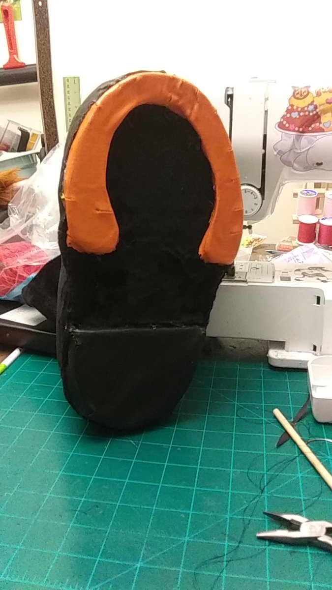Bunali_Sau's tweet photo. Made a pair of hooves for a commission! First finished fursuit parts commission of the year.

#Fursuitparts #horse #hooves #fursuit #BlueEyedButterflyWorks #BEBW #furryfandom2021 #shortqueue #commissionsopen https://t.co/Ckj9YzKcmc