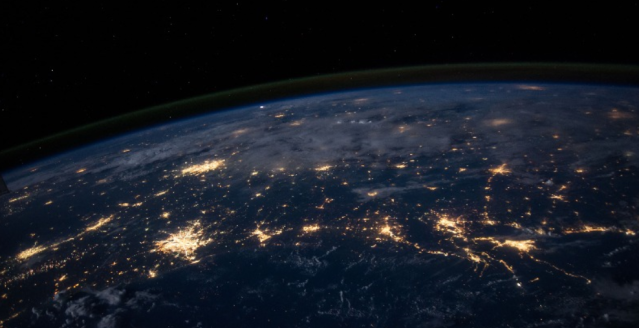 Kit_H_B's tweet photo. With the new year come new ambitions. Vodafone and AST SpaceMobile announce plans be able to launch a space-based mobile network in 2023 initially reaching 1.6 billion people: https://t.co/CWfmBhgs4j https://t.co/aWy36ulzv3