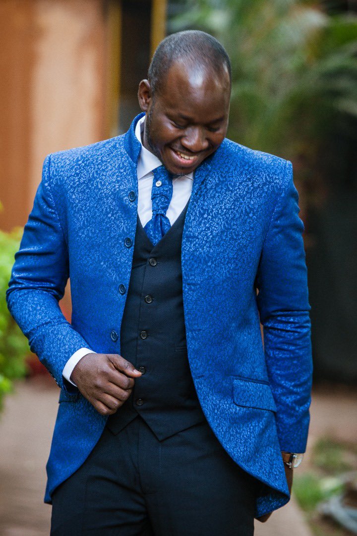 MasterDesiign's tweet image. C&apos;est un malien, il nous a vu sur les rs et nous a contacté depuis le Mali pour son mariage. Voir d&apos;autres nationalités nous faire confiance est un honneur 🥺🙏🏾