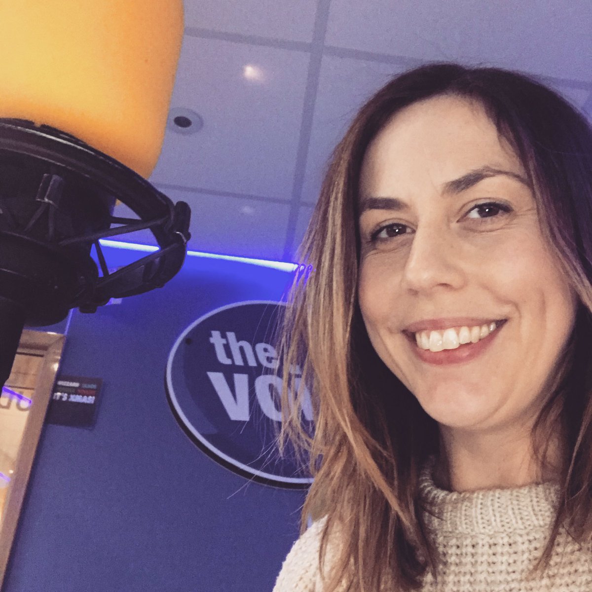 laurajamesradio's tweet photo. Smiling to hide the nerves! I was proper scared before my first show today, it’s always a nervy time when you start a new school. If you fancy a chat @TheVoiceNDevon then let me know! #lovingnorthdevon #localradiofornorthdevon #devon #freshstart https://t.co/8fmwhPQphY