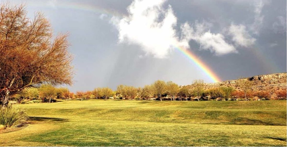 MountainsEdgeLV's tweet image. What’s your favorite memory in Exploration Park? We love seeing all the rainbow and sunset photos!  (deannadrealtor – Instagram)