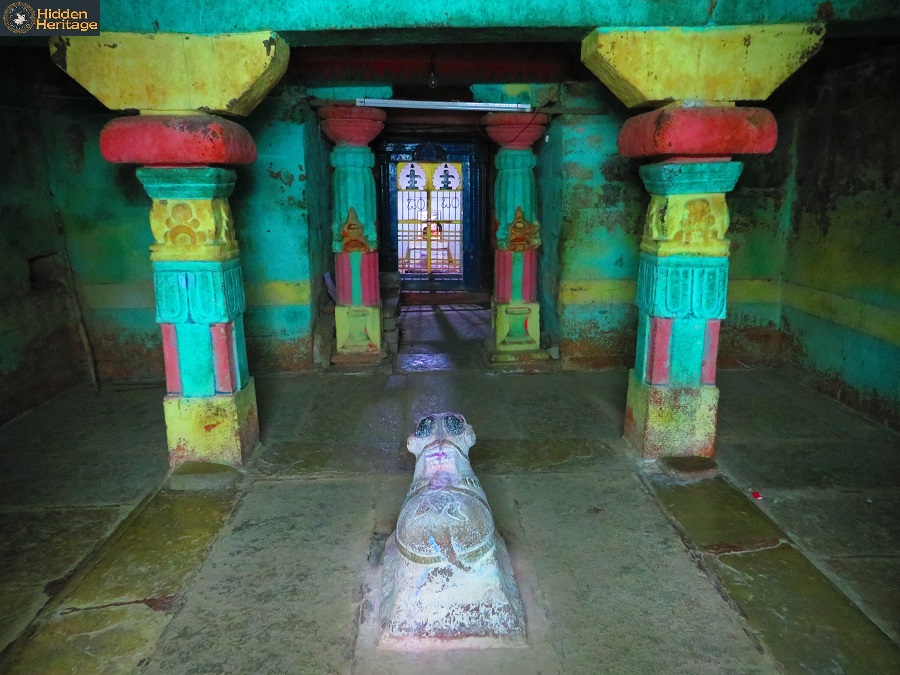 Found it hard to believe that this simple shrine is frm the 11th century CE, but the evidence of an inscription found here was irrefutable. Inscription included a mention of the Kalyana Chalukyas. Pics of the Kallinatheshvara Temple, Doranahalli,  #Yadgir.  #Karnatakatrail.