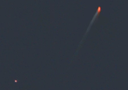 Die Sonnenkorona vom 14. Dezember nach energischer Bildverarbeitung, so daß der koronale Massenauswurf links und Komet C/2020 X3 (SOHO) links unten noch klarer zu erkennen sind: zam.fme.vutbr.cz/~druck/Eclipse…