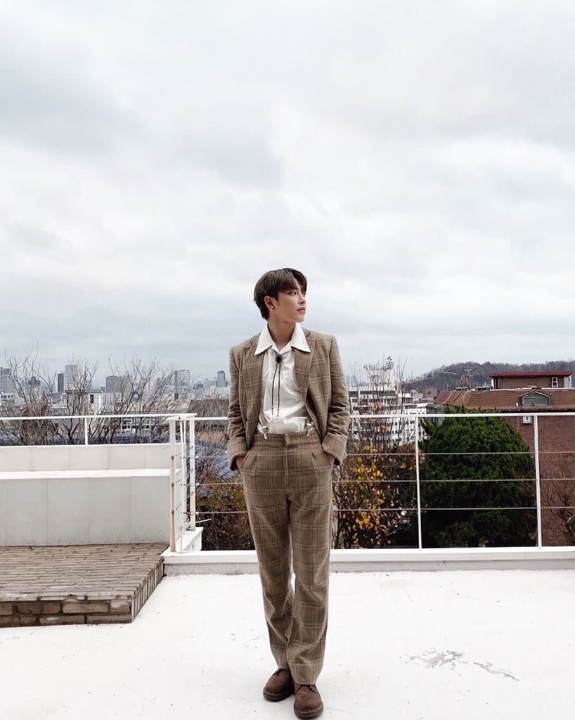 *ɓuooɾɓuoH. The art guy. Free spirit. Social butterfly. Always there for everyone. Fashion choice might look questionable but always looks good in whatever he wears. Behind the smile carries the weight of the world, childhood trauma, coming out trauma, family issues.*(1/2)