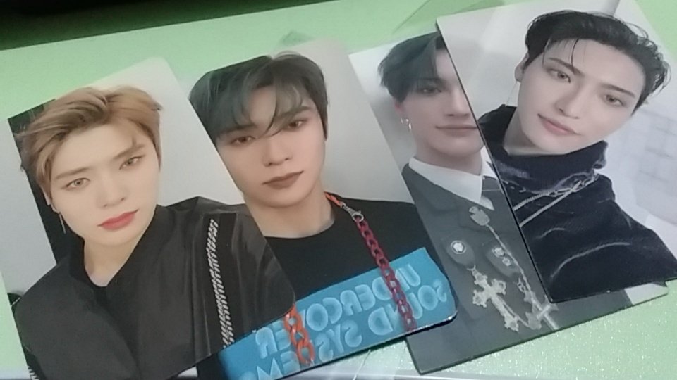 Thread on how to diff Official & Fake/Duplicate PhotocardRecently we heard about scammer at both ca/rousell and twitter. For those who want to start collecting pc, be careful when finding your fav pc! Sometimes they buy fake pc and sold them with the same price as kmarket.