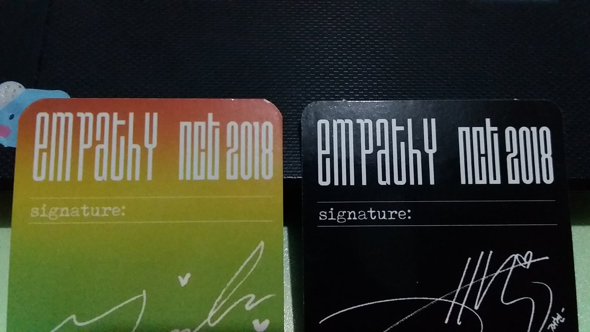 4 - Zoom In & Zoom OutSometimes, the one who print the fake pc zoom in a little bit to trick buyers to buy fake pc instead of official pc! Do double check the pic with other ppl who have official pc!(Left-fake, Right-Official)