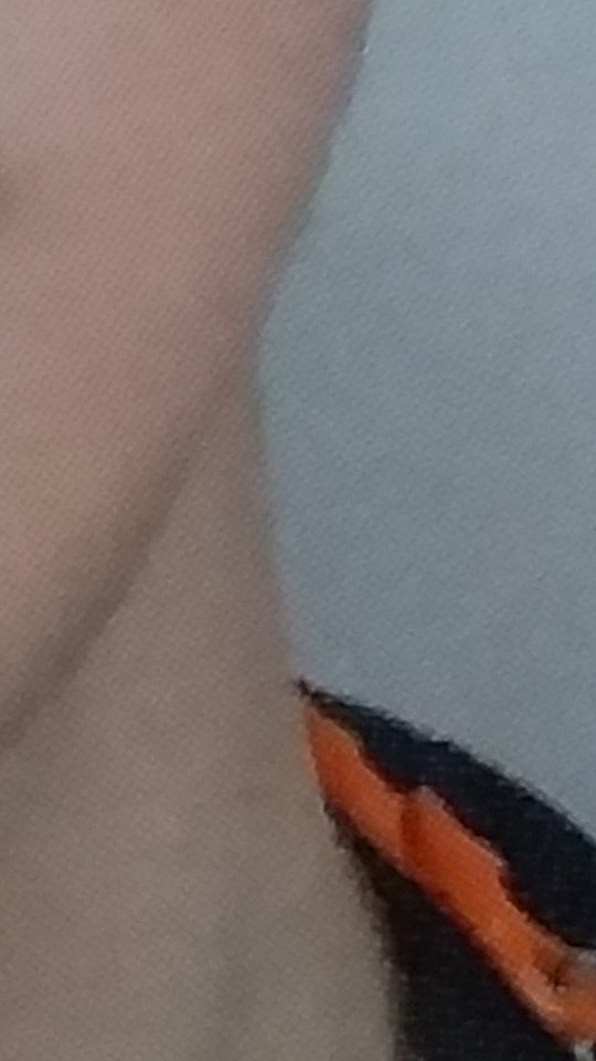 6 - Dots circle(?)Try to use camera and snap your pc and zoom in the pic. If your pc have circle dots, means that the pc you got is official pc! Fake pc don't have it since they scanned and the quality of the pic is poor. (Iphone user have very nice shot and can see it clearly)