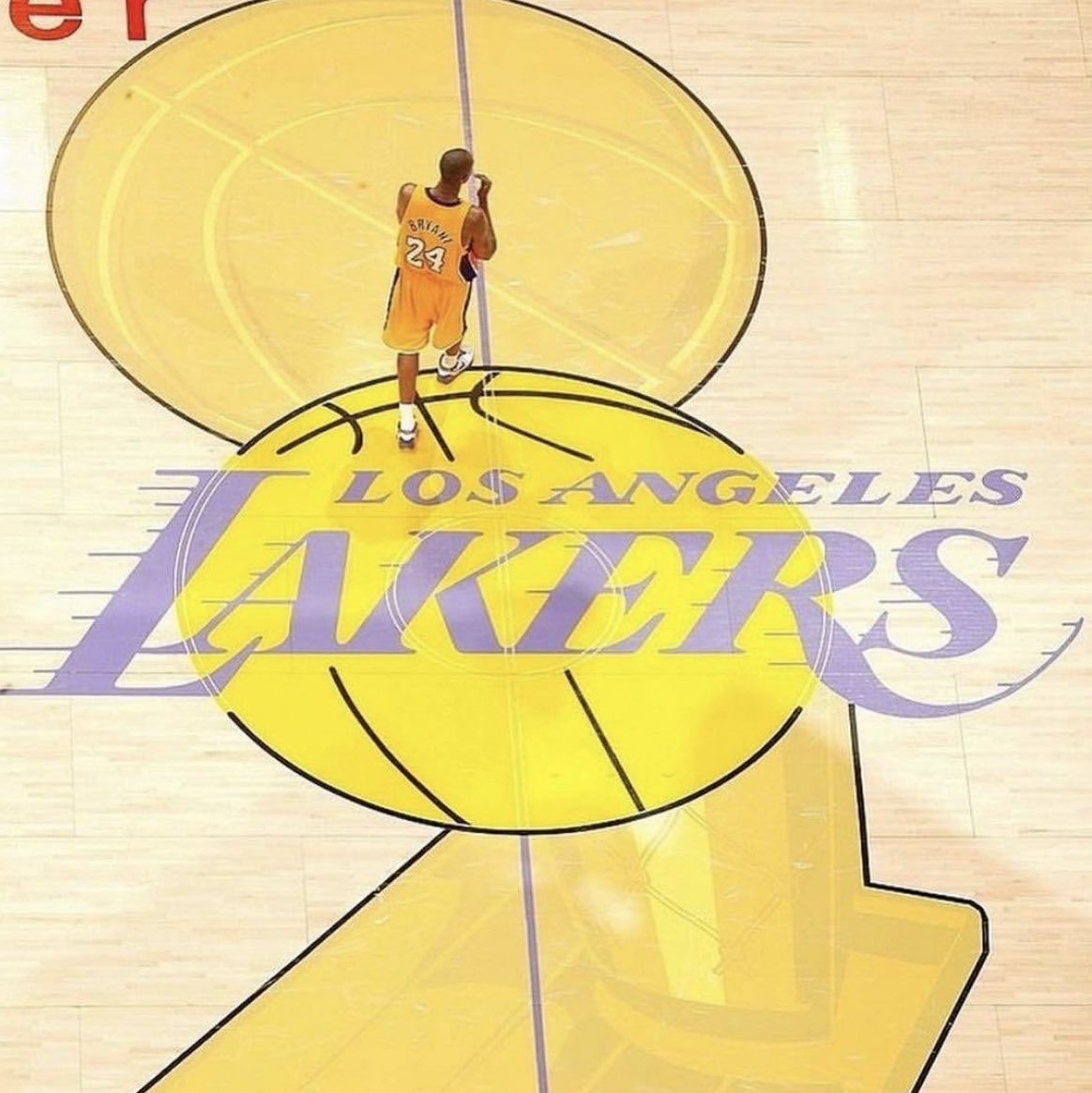 Kobe with the Lakers championship courts

#MambaMondays