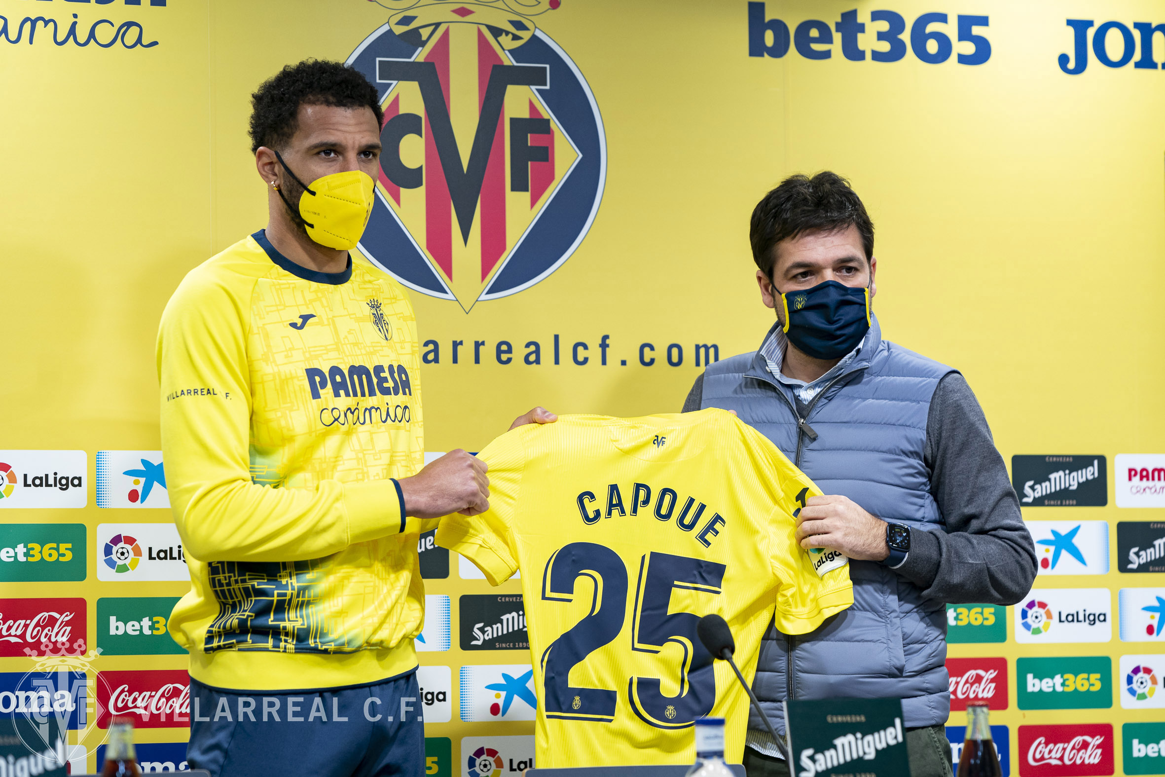 Capoue, en su presentación con el Villarreal (Foto: VCF).