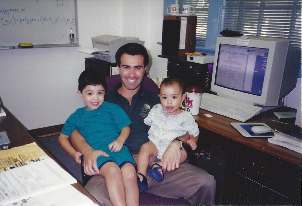 phillipdeleon2's tweet image. On Monday Jan. 4, 1996 (25 years ago) I began my professional career @nmsu —how time has flown and how blessed I am to have been able to serve as a professor and research administrator. #NMSU #NMSUengineering #NMSUNow @NMSU_engineer