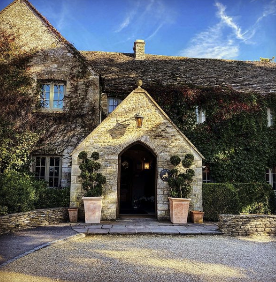 DiscoverGlos's tweet photo. Love this picture of Calcot Manor by @elliebukalo ๐๐ธโ
โ
#cotswold #lovethecountry #calcotmanor #stroud #visitgloucestershire #visituk https://t.co/ej8IhA9FAj