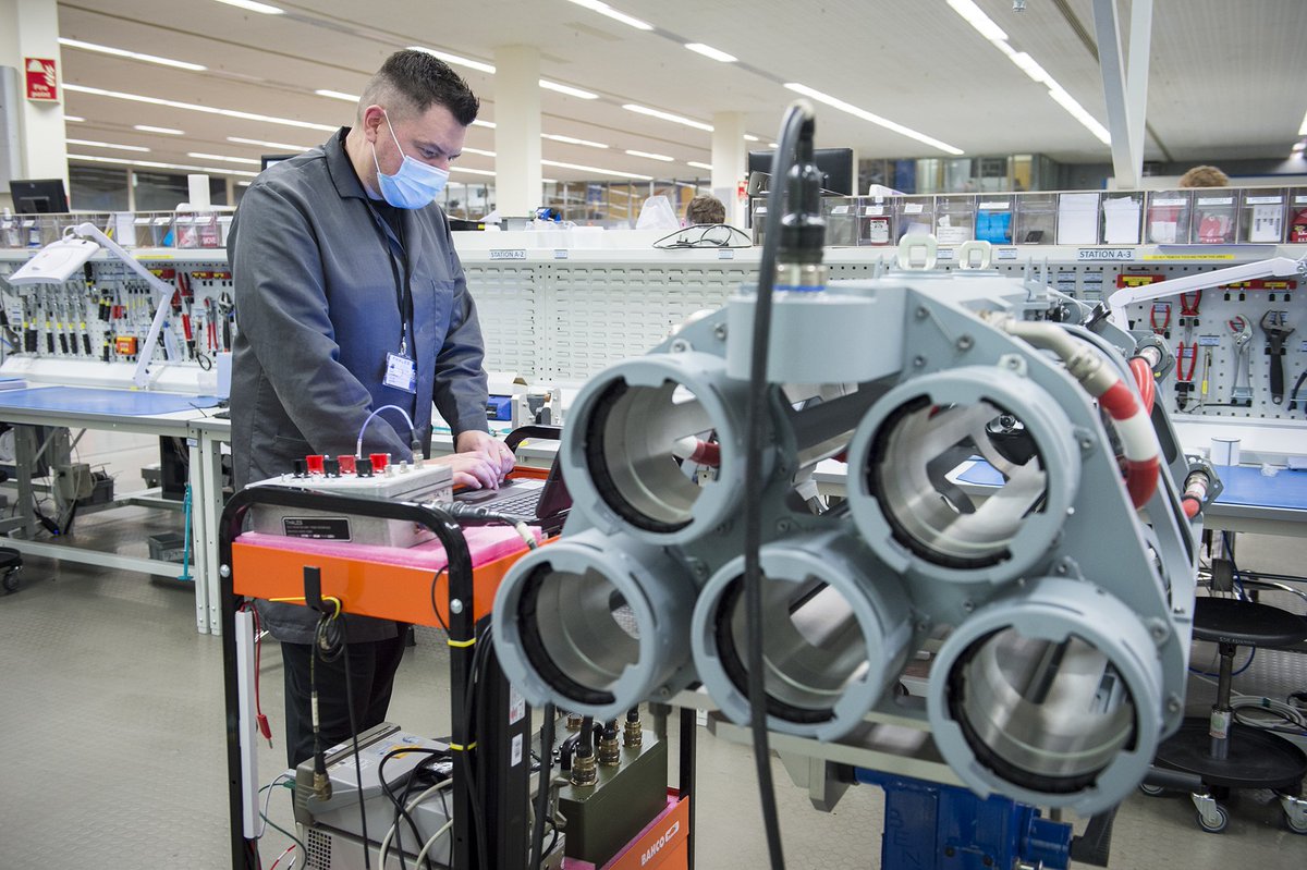 As  @smrmoorhouse announces IOC, we wanted to show you some of the incredible work helping  #815NAS become part of that capability. Workers at  @ThalesDefence  @thalesgroup in Belfast working on  #Martlet and Launchers to give the Wildcat it's Teeth (1/2)