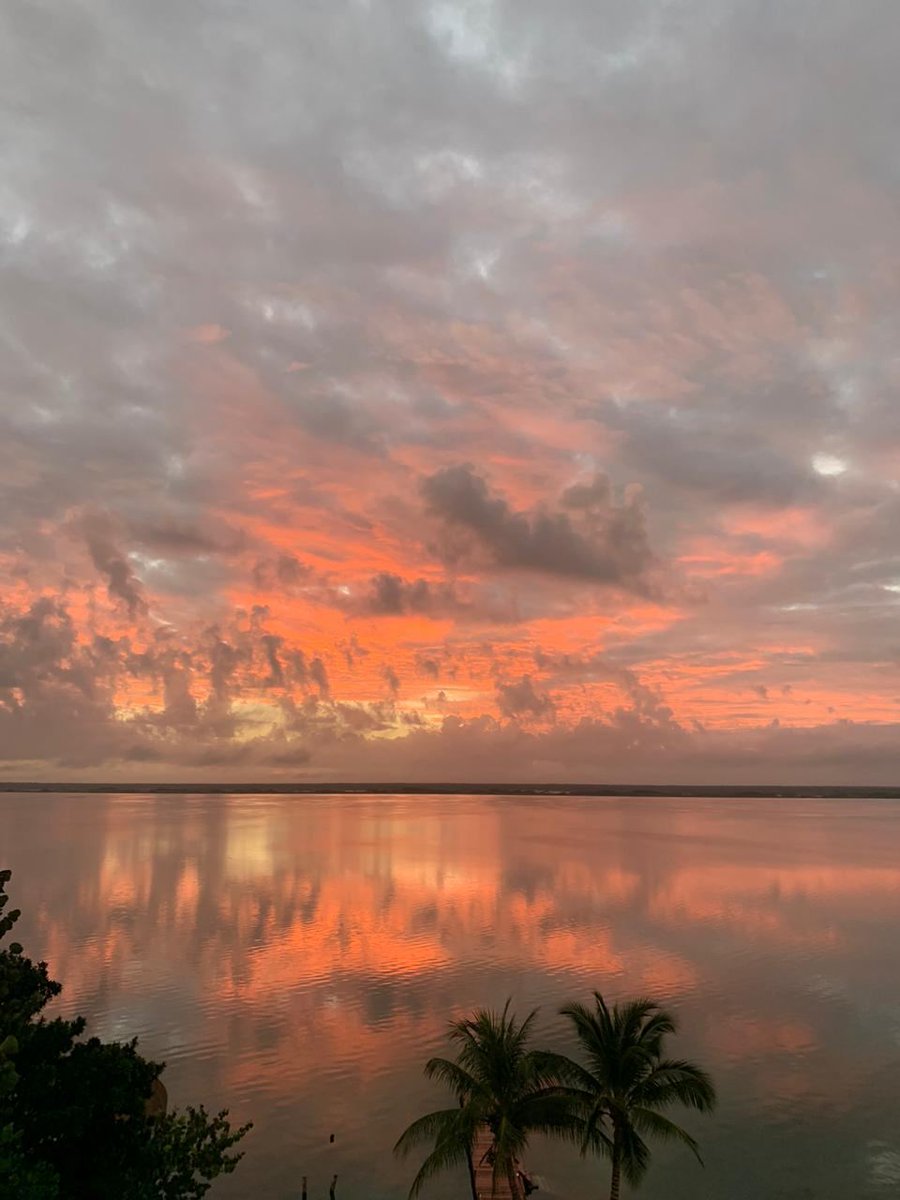 Así pinta el primer lunes del 2021 con esta hermosa vista de la laguna de #Bacalar. Sigamos demostrando que juntos, podemos continuar con la reactivación de #QuintanaRoo. ¡No bajemos los brazos! #PonteVIVO