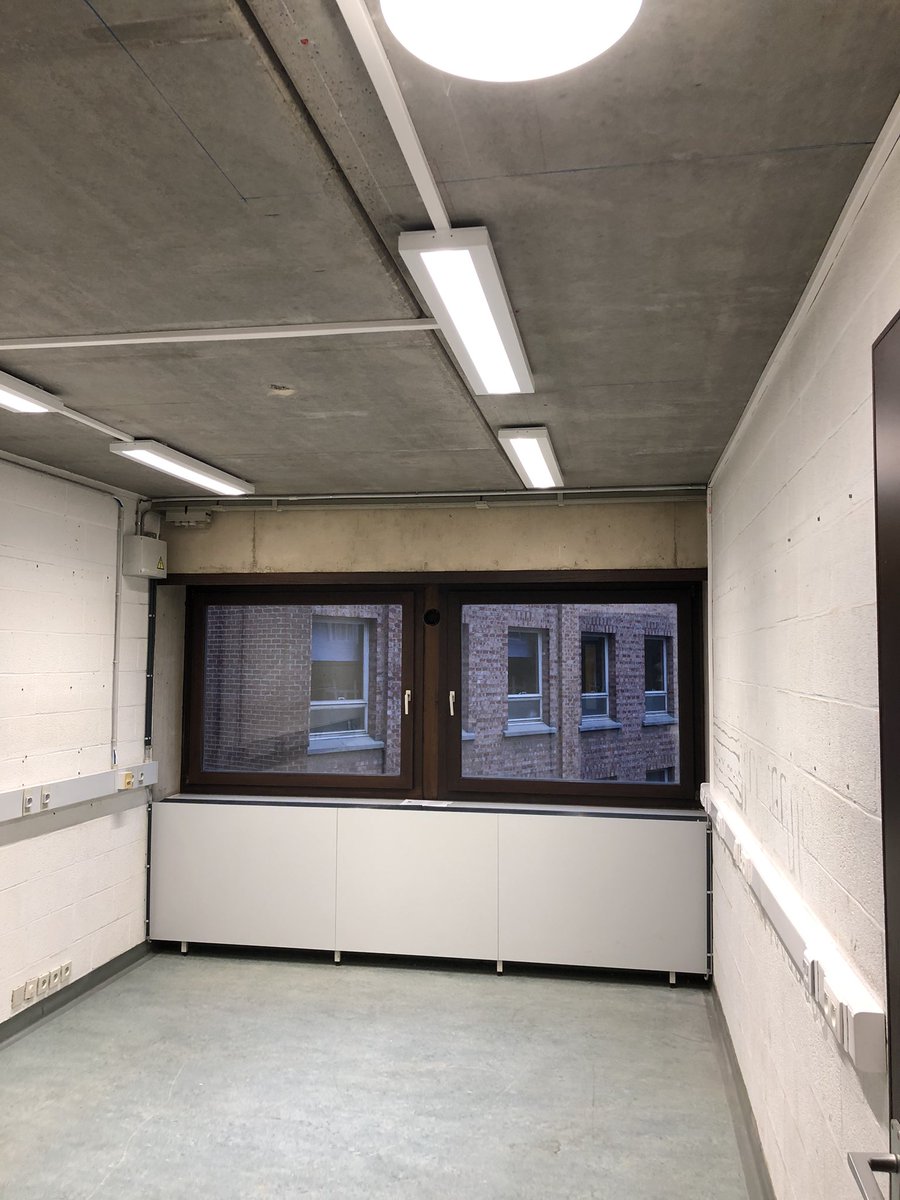 RenardHenriFra1's tweet photo. ✅ Electricity and dimmable lights
❌ Black windows
❌ CO2 and compressed air supply
❌ Wall painting
❌ A/C
❌ Black curtains
❌ Cleaning
Still some work to do before welcoming the new confocal @zeiss_micro #LSM900 at @UNamur @narilis_namur... https://t.co/CsdfctwqDn