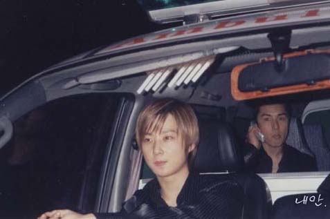 아...개열받는다
누가봐도 빡빡머리 김땡완이 정땡교 어깨 짚으면서 야 ㅋㅋ 얘 내 깔이다 오늘부터 건드리는 놈은 내손에 뒤.진.다-_-^
하게 생겼는데
실제로는 정땡교가 우리 땡완이~ 하면서 머리쓰다듬으면
좋다고 콧소리작렬하면서 애교부리는 김땡완이라는게