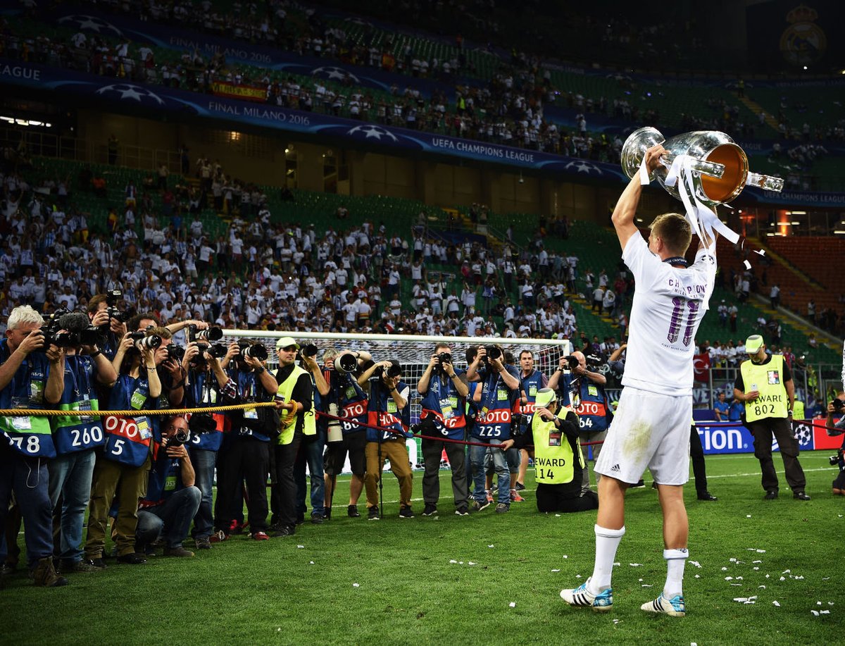 2016 was when the german became a cheat code, after Benitez was replaced by Zidane, Kroos won his second champions league title at the San Siro, becoming the only German to win a CL with 2 different clubs.