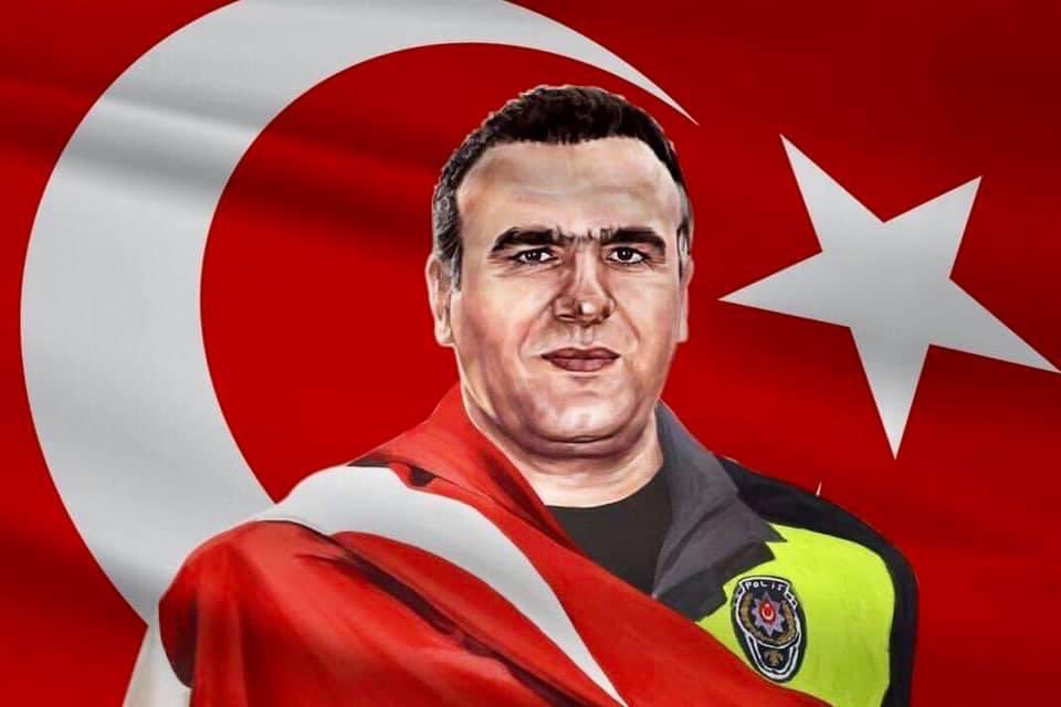 Şehadetinin 4. yılında Elazığ’ın ve tüm Türkiye’nin medarı iftarı Kahraman Polis memurumuz #FethiSekin’i rahmetle yâd ediyoruz.
Mekanın cennetin en güzel yeri olsun