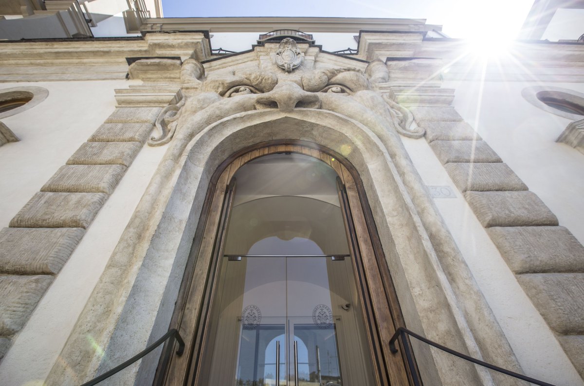 Cominciamo l'anno nuovo con una bella notizia: a partire dal 7 gennaio riapriranno biblioteca e fototeca; il sistema di prenotazione sarà attivato stasera alle ore 22. Tutte le modalità d'accesso sono disponibili sul nostro sito:
biblhertz.it/it/riapertura