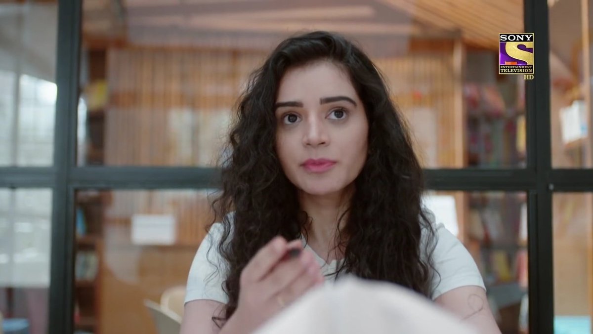 Heroine :Alia ShroffMarried. Rich one, CEO of Direct Dil Se(gift shop). Parents are divorced. Hates her mother Nandini, somehow adjusted with Father. Strict with office stuffs, do business of emotions. Not very friendly with kids. Loves desserts. #Story9MonthsKi