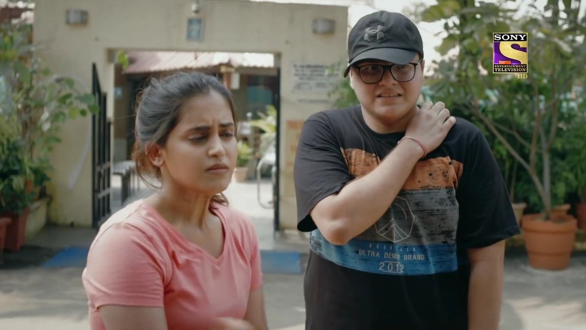 Second heroine : wheel Kavya. Owner of a small cafe. Vegan. Brother is Autistic. Sweet. Not irritating. #Story9MonthsKi