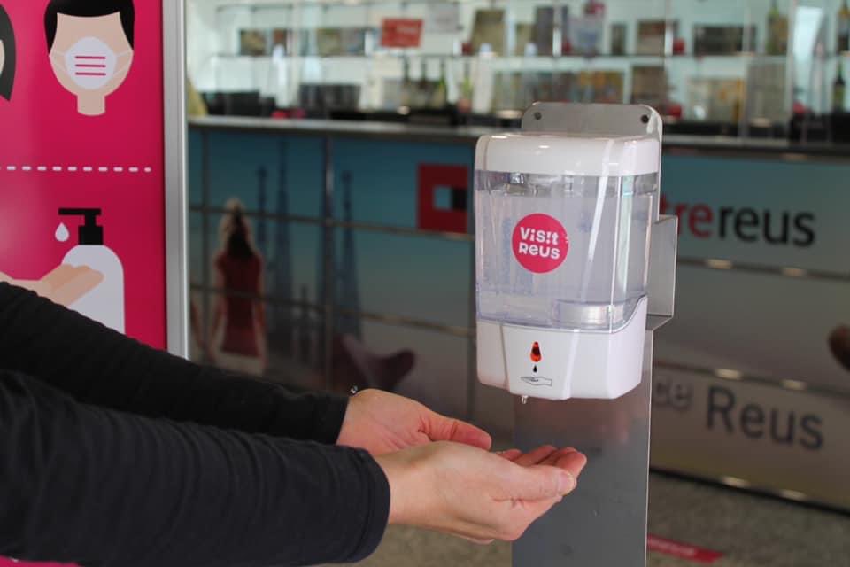 ReusPromocio's tweet photo. ❗️Fins el 10 de gener, gaudeix del 2x1 en la compra de la teva entrada al #GaudiCentre.
👉 T'esperem de dilluns a dissabtes de 10 a 14 i de 16 a 19 h i els diumenges i festius de 10 a 14 h.😊🤗 #gaudicentre #visitreus #gaudi #museu #ReusésNadal #costadaurada #ciutatambcaracter https://t.co/6Y1GBXt3MU