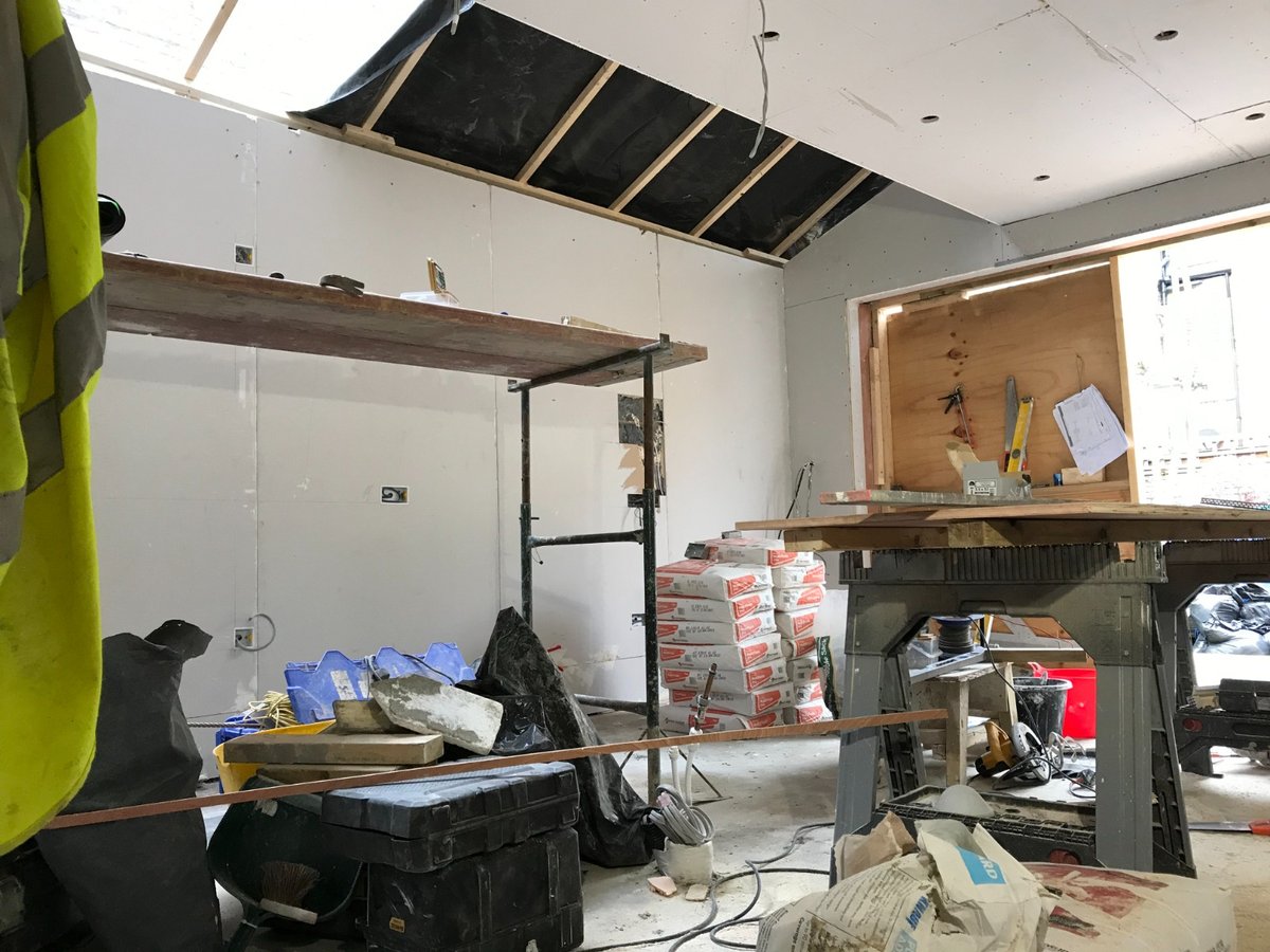 BTLProperty's tweet image. Before and after of a new #sidereturn kitchen from #eclecticinteriors finished for Christmas.  Roof lights sliding doors by #maxlight⁠
⁠
#refurbish #refit #renovation #refurb #renovate #remodel #modernkitchen  #openplanliving #kitchendesign #contemporary #refresh  #worktops