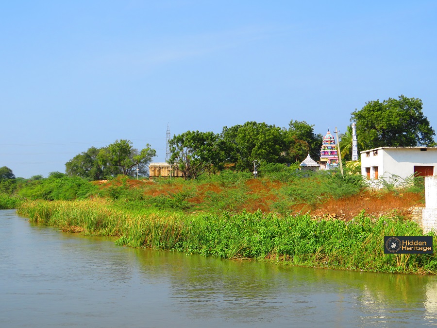 Sometimes, while on a quest, one tends to follow an instinct. I frequently do and that took me to Sirwal,  #Yadgir. Where, across a stream, I tumbled into a rich complex of Rashtrakuta & Chalukyan temples. Dedicated to Shiva. More on this tomorrow.  #Karnatakatrail
