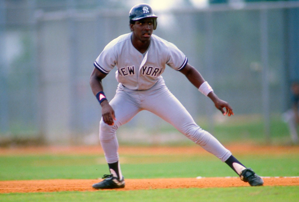 Yankees_Beisbol's tweet photo. Nuestro primer #LunesDeLeyenda del 2021 se lo dedicamos al gran Roberto Kelly. 👏
#YankeesBéisbol https://t.co/yM5U3AuPAK