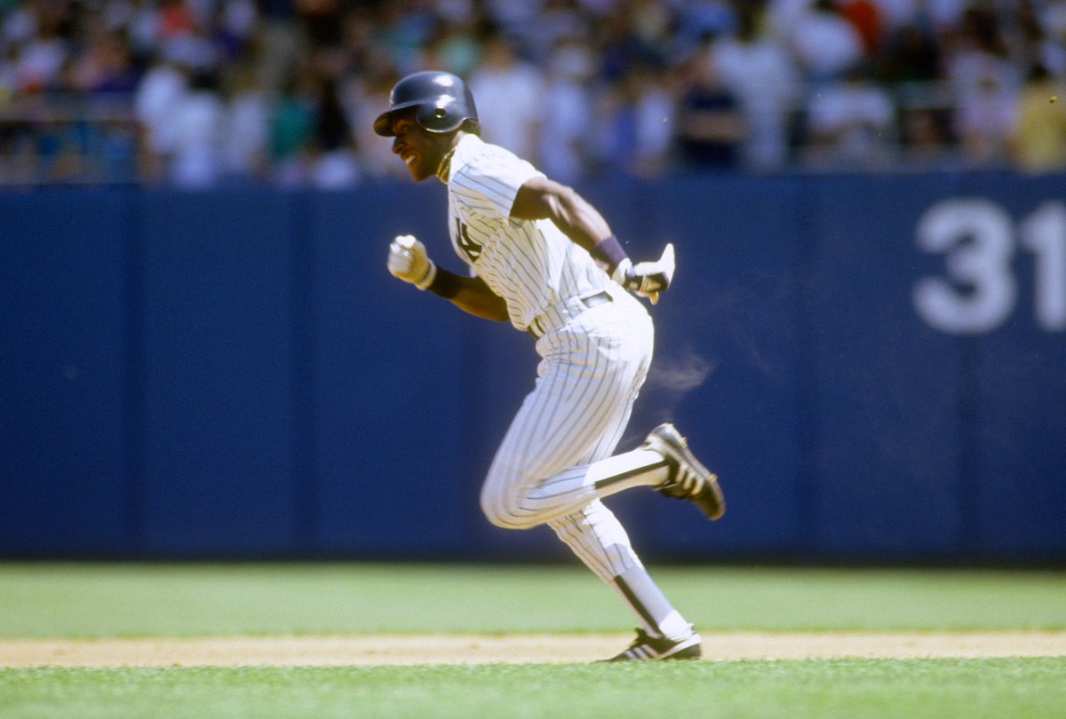 Yankees_Beisbol's tweet photo. Nuestro primer #LunesDeLeyenda del 2021 se lo dedicamos al gran Roberto Kelly. 👏
#YankeesBéisbol https://t.co/yM5U3AuPAK