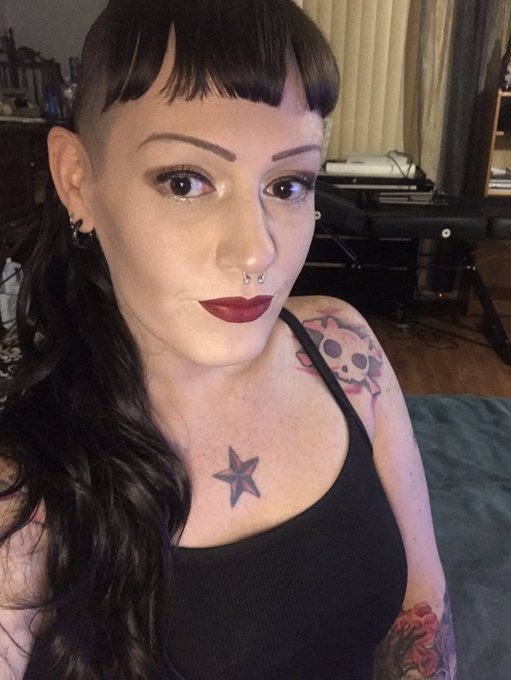 No filter but this eye shadow pallet I just bought sucks more dick than I do https://t.co/sC9RH4xILi<a href="/tag/mvsales"class="tags"><span>#mvsales</span></a><a href="/tag/mvtrans"class="tags"><span>#mvtrans</span></a>