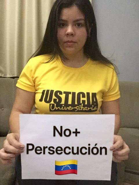 samanthapirela1's tweet photo. A @AndresDRobayo lo persiguen por llevar el mensaje de cambio junto a los estudiantes, por luchar por el Zulia y por Venezuela y en contra de la dictadura. #NoMásPersecución https://t.co/yhRaI4RFbY