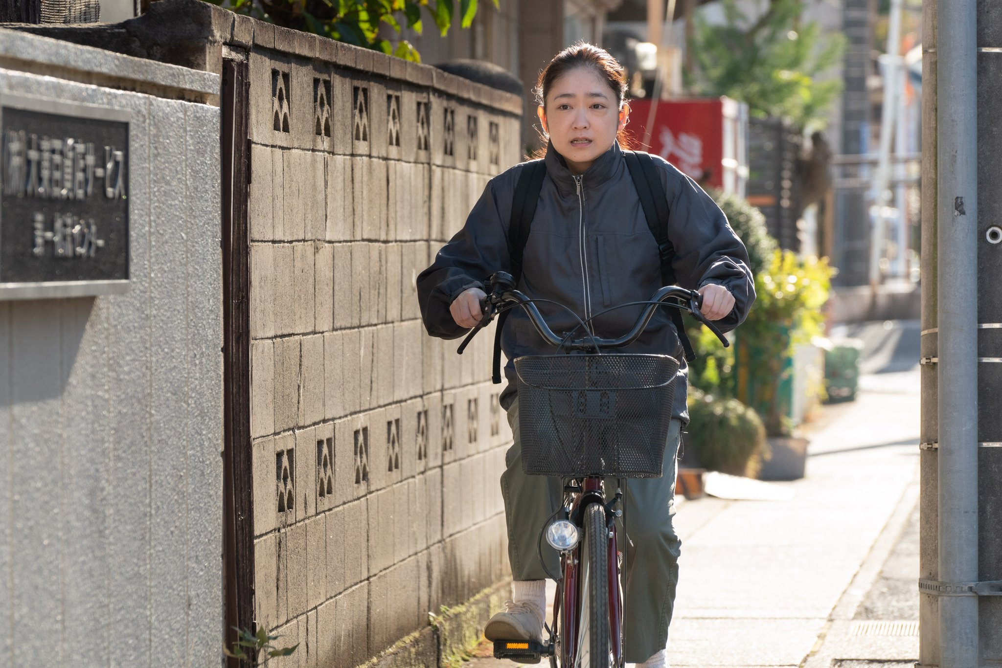 最高のオバハン 中島ハルコ 土曜よる11時40分 オトナの土ドラ 公式 おはようございます 今日から その女ジルバ のキャストをご紹介 主演は 池脇千鶴 さん 40代独身の笛吹新と Barオールドジャック ローズの初代ママ ジルバの二役を演じ