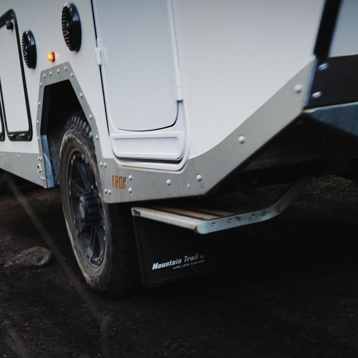 RvTrail's tweet photo. Ready for any terrain, the LXV 4.7 makes light work of the off-road tracks with independent trailing swing arm suspension, electric drum brakes and our very own EROK protection. https://t.co/tXsyPT3sjN
