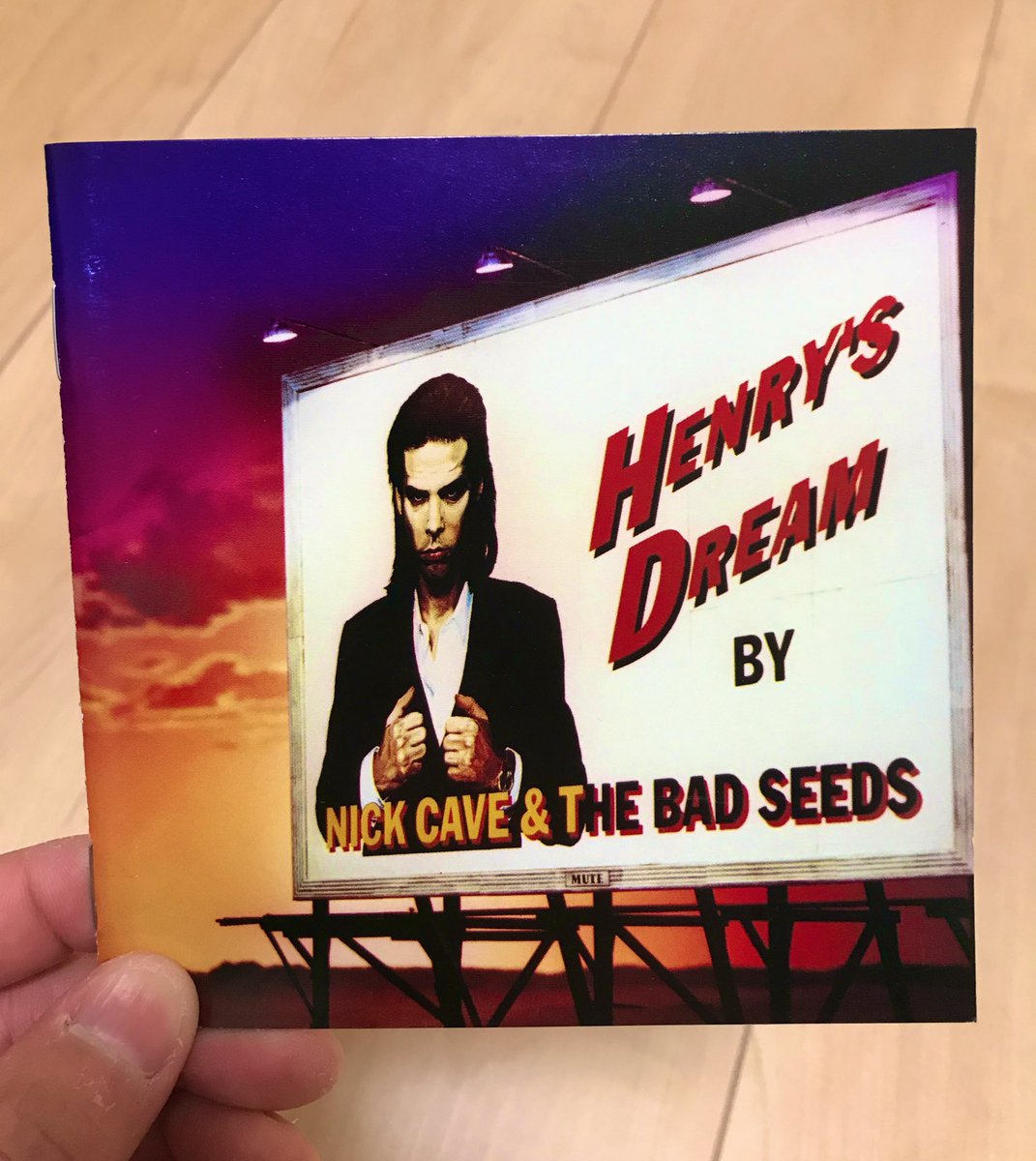 朝歌

Nick Cave & The Bad Seeds 
Straight To You 
youtu.be/CYbOHXMtelU @YouTube

#NickCaveandTheBadSeeds
#StraightToYou
#金杯ですね

good morning🎶