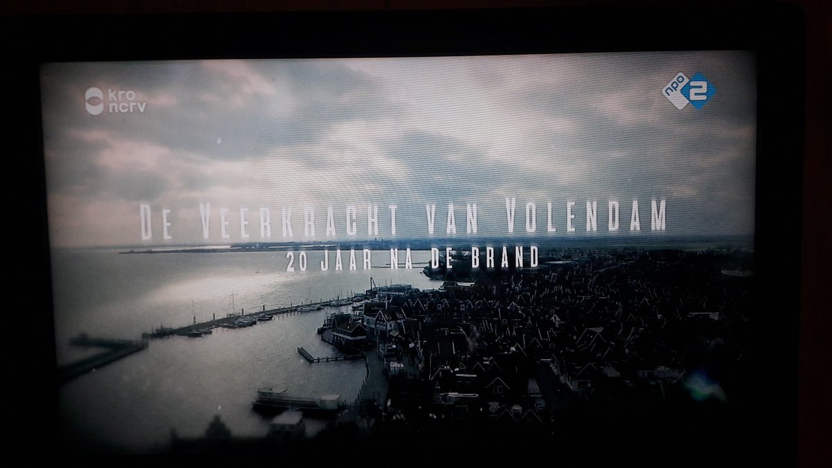 berrievanhelden's tweet image. Mijn hemel. Wat een ongelooflijk indringende documentaire #DeVeerkrachtvanVolendam van #KRO-NCRV over die fatale nacht van 31/12 op 1 januari.  #Volendam #cafébrand