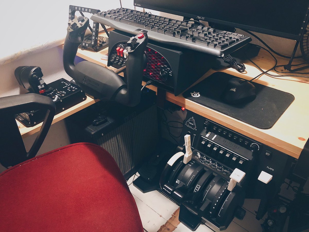 markushahn's tweet image. Spent the day building an under desk mount for my beloved throttle. 🥰 #flyhoneycomb #flightsim #flightsimulator