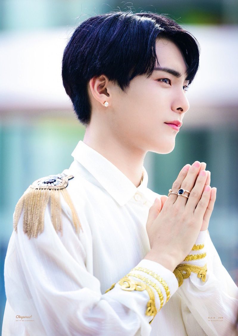 "this crown on this junhee" - a thread