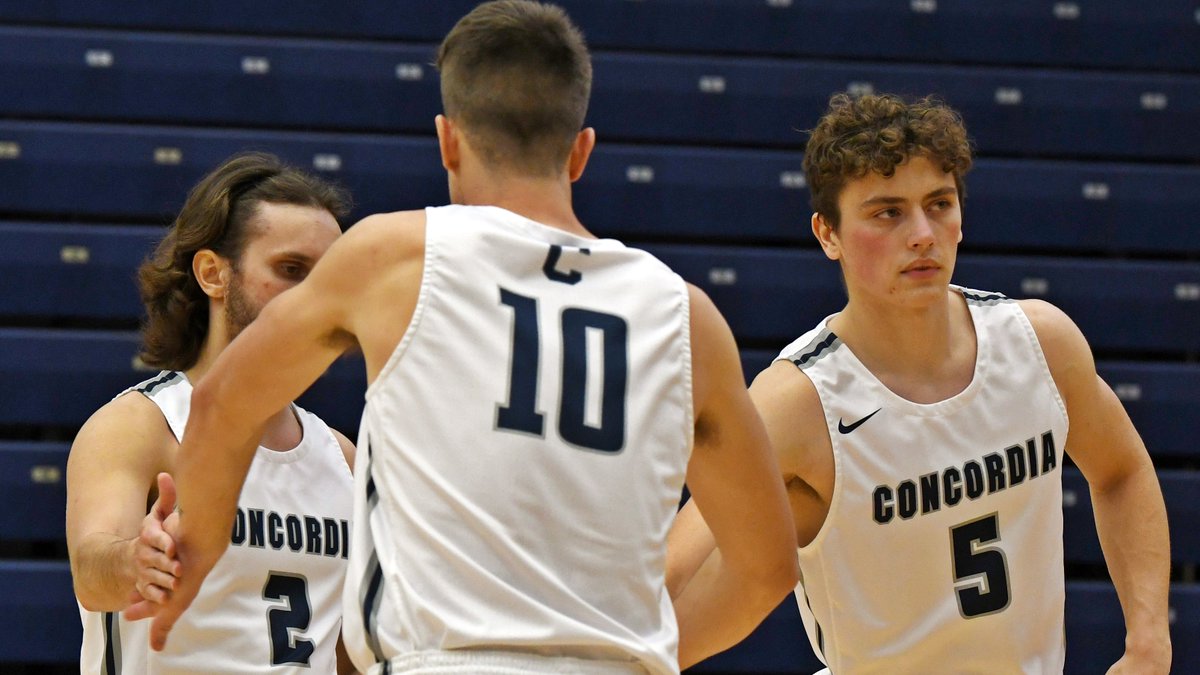 BulldogsRetired's tweet photo. 🏀 | Fresh off an OT win at Northwestern, @CUNEmbb faces two big tests. The Bulldogs are preparing to play at first-place DWU (2020 GPAC title rematch) and to host Jamestown in this week's action.

WEEKLY RUNDOWN: https://t.co/yFw0pobIEs. https://t.co/QgqeQ4vBjP