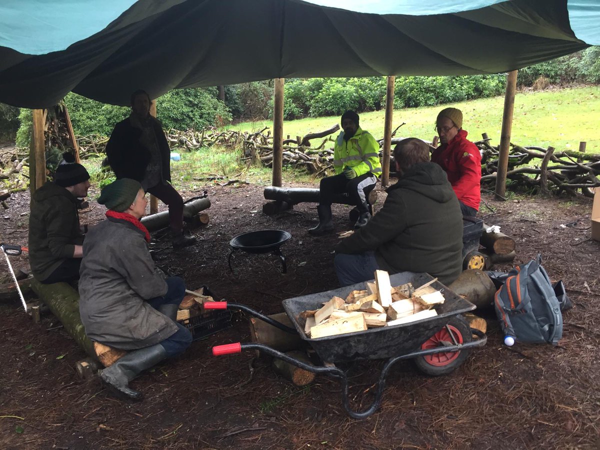 LWTwellbeing's tweet image. Just before Christmas our participants and the @Lancswildlife School Grounds Team, in collaboration with The Friends of Whitehall park, installed a brand new outdoor classroom in Whitehall Park 🌳 Kindly funded by @Lancsfoundation 💚 

@WeAreLSCFT @NatEmergTrust